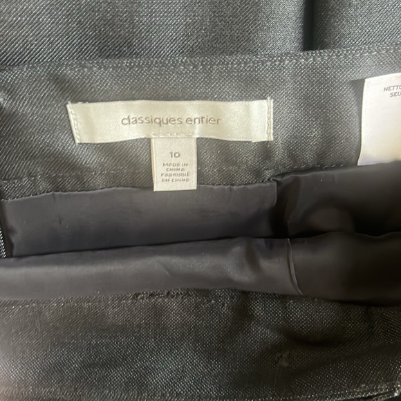 Ladies suit - Picture 3 of 4